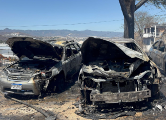 Incendio en zacatera consume más de una docena de vehículos en colonia Calpules de la capital
