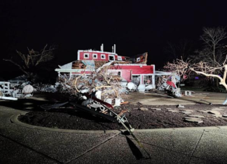 El este de EEUU sigue bajo alerta de tormentas y tornados tras el devastador temporal