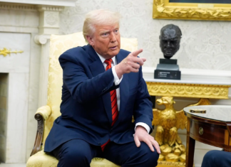 Trump llama «lunático» al juez que trató de bloquear el envío de venezolanos a El Salvador