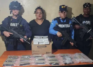 Detienen a mujer por contrabando y posesión de munición en El Paraíso