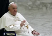 El papa pasa el día en reposo hospitalario y estable dentro de la «complejidad»