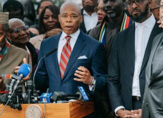 Ciudad de Nueva York exhorta a inmigrantes en carta abierta a acudir por cuidados de salud