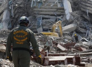10 muertos, 16 heridos y más de 100 desaparecidos en Bangkok tras terremoto