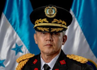 Jorge Cálix a Roosevelt Hernández: “¿Qué complejos lleva consigo que necesita escudarse detrás de una «pistolita»?