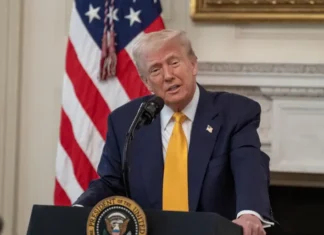 Trump confirma que aranceles del 25% a México y Canadá comienzan este 4 de marzo