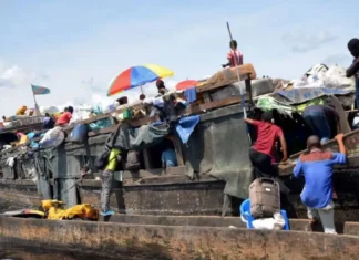 Sube a 148 el número de muertos en el naufragio fluvial al noroeste de la RD del Congo