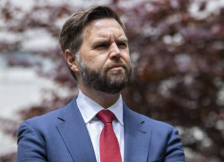 James David Vance acusa a Joe Biden de permitir una «invasión» migratoria con 20 millones de inmigrantes ilegales en EE. UU.