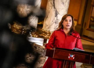 El Congreso de Perú rechaza autorizar el viaje de Boluarte al entierro del papa Francisco