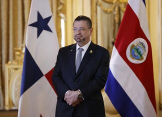 Fiscalía acusa por concusión al presidente de Costa Rica por caso de fondos del BCIE