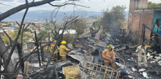 Incendio de gran magnitud deja sin hogar a dos familias en la colonia Nueva Capital