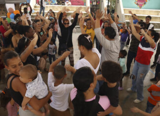 Niños migrantes celebran su día en fronteras norte y sur tras meses en la ruta migratoria