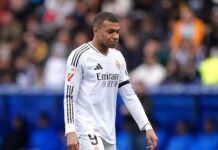 Un partido de suspensión a Mbappé por su expulsión ante el Alavés