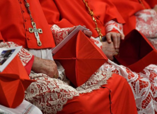 Los cardenales afrontan el problema de las finanzas, uno de los retos para el nuevo papa