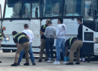 Los inmigrantes en libertad condicional, un nuevo objetivo para las deportaciones en EE.UU.