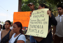 Grupo de venezolanos protestan en el sur de México para exigir la repatriación