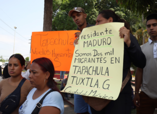 Grupo de venezolanos protestan en el sur de México para exigir la repatriación