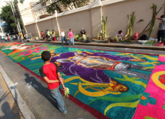 Cierran calles en el centro de Tegucigalpa por elaboración de alfombras de aserrín