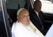 El papa Francisco sobre su Semana Santa convaleciente: «Lo vivo como puedo»