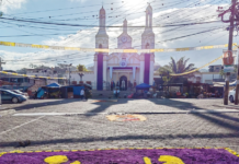 Aldea Suyapa se une a la tradición de las alfombras de aserrín durante Semana Santa