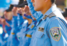 Familiares denuncian que tres policías mataron a golpes a un hombre en la zona sur del país