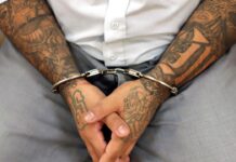 Estados Unidos acusa a tres inmigrantes salvadoreños de la pandilla M-13 de cuatro asesinatos