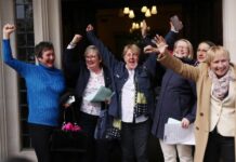 La “mujer” en la ley está definida por el sexo biológico, dice Supremo británico en fallo histórico