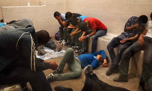 Amnistía Internacional denuncia violaciones de DDHH contra inmigrantes detenidos en EE. UU.