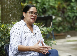 Organizaciones humanitarias exigen la liberación de una activista detenida en El Salvador