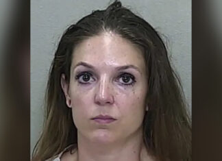 Arrestan a enfermera de Florida por abusar sexualmente de su hijastro de 15 años