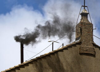 Fumata negra: No se ha elegido papa tras la tercera votación
