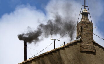 Fumata negra: No se ha elegido papa tras la tercera votación