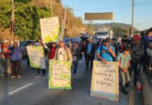 Pobladores de Intibucá se toman la CA-5 exigiendo un puente y reparación de carreteras en Opalaca