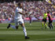 Mbappe firma un triplete en el clásico y se sitúa líder