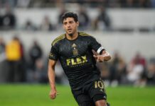 El mexicano Carlos Vela se retira del fútbol