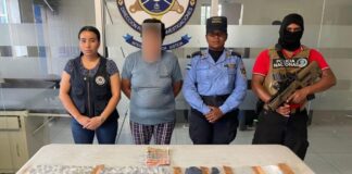 Detienen a mujer en La Masica, Atlántida, por presunto tráfico de drogas