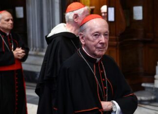 El Vaticano admite que la presencia del cardenal Cipriani genera escándalo días antes del cónclave