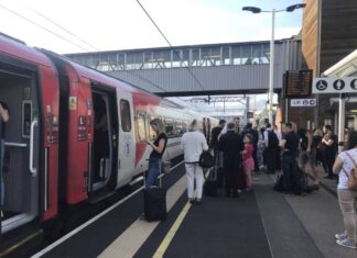 Un corte de energía interrumpe el metro de Londres y varias líneas quedan suspendidas