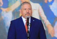 Excanciller Enrique Reina justifica ascensos y nombramientos antes de su salida y niega nepotismo