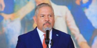 Canciller Reina defiende a Rixi Moncada y lanza críticas contra Nasralla: “Es su propio enemigo”