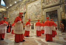 El Vaticano aclara que no se necesita invitación para el cónclave tras caso del cardenal Njue