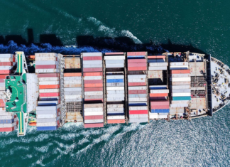 Llegan a Los Ángeles los primeros barcos con productos chinos con aranceles del 145 % y no están llenos