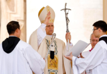 León XIV emprende su pontificado con un llamamiento a la paz en el mundo y a la unidad