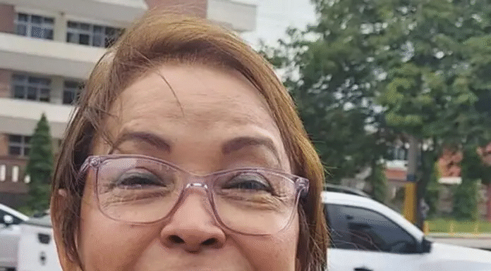 Nilia Ramos confronta a Jari Dixon en programa televisivo acusándolo de haber respaldado el pacto de impunidad