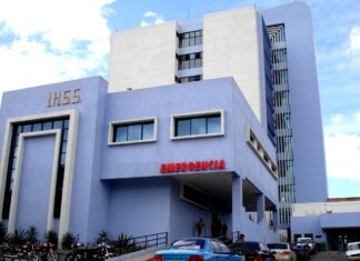 IHSS promete instalar aires acondicionados en 15 días tras protesta