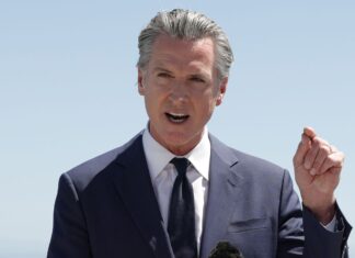 El Gobernador de California dice que la Guardia Nacional vuelve a estar bajo su control