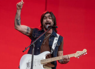 Juanes celebra sus éxitos de rock latino con un concierto en el Hollywood Bowl