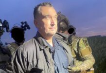 EE. UU. acusa a Vance Boelter con seis cargos, incluidos acoso, asesinato y delitos con arma de fuego