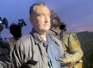 EE. UU. acusa a Vance Boelter con seis cargos, incluidos acoso, asesinato y delitos con arma de fuego