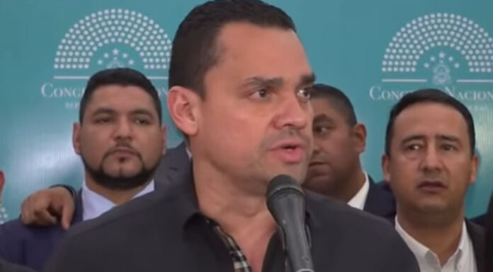 Tomás Zambrano acusa a Libre de dirigir el Congreso con ilegalidades y abusos