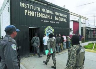 Descubren dos caletas con drogas, dinero, granadas y chalecos dentro de la cárcel de Támara